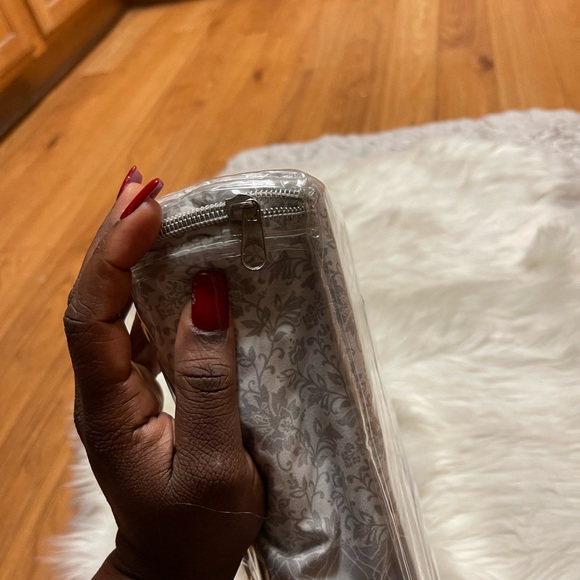 NANETTE LEPORE 4 PIECE REVERSIBLE SHEET SET - Picture 7 of 9